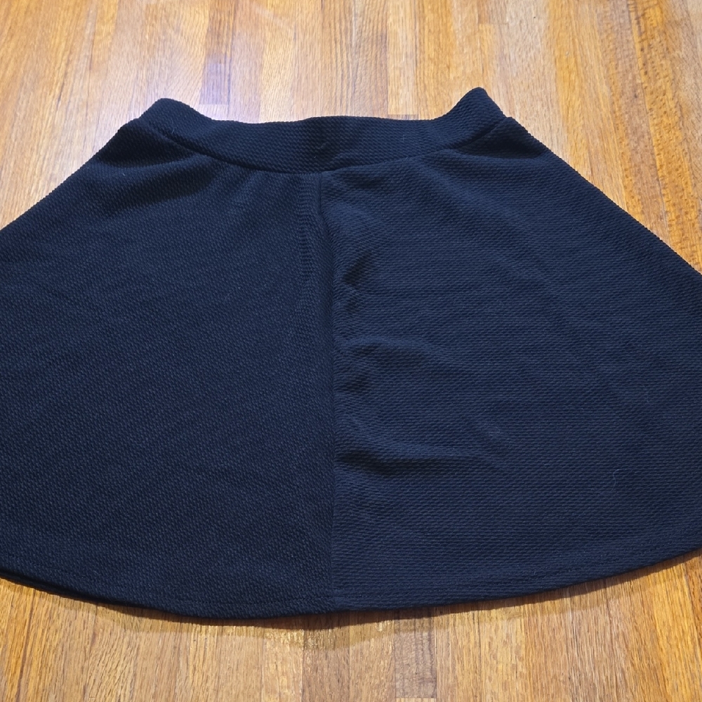 Women Small Elegant‎ Black Round Flare Texture Above the Knee Mini Skirt